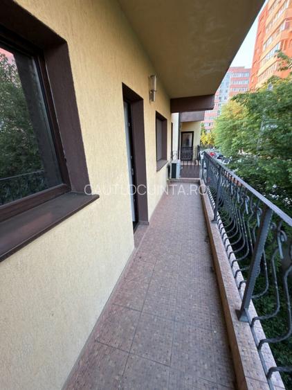 Apartament 5 camere, Situat vis a vis de piata progresul . Sector 5 - 8