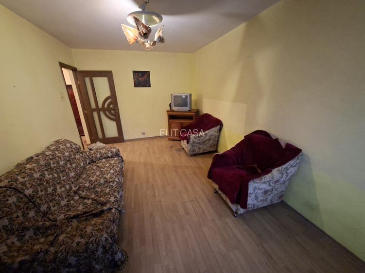 Apartament cu 3 camere, decomandat, zona Dacia - 2
