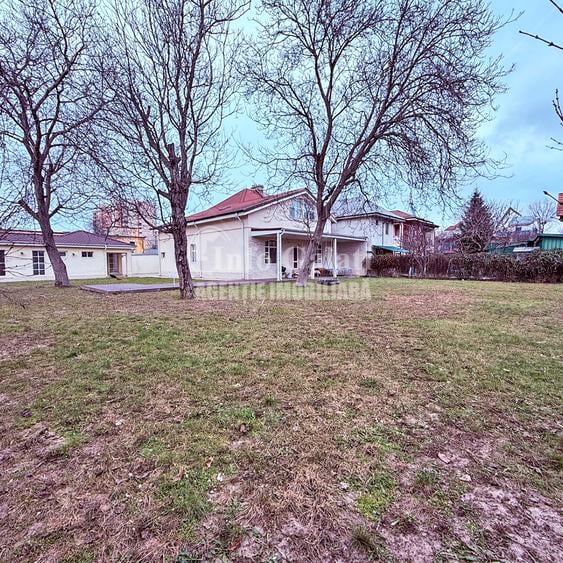 | Vila D+P+1, 320 mp | Teren: 1120 mp | Bld. George Cosbuc |