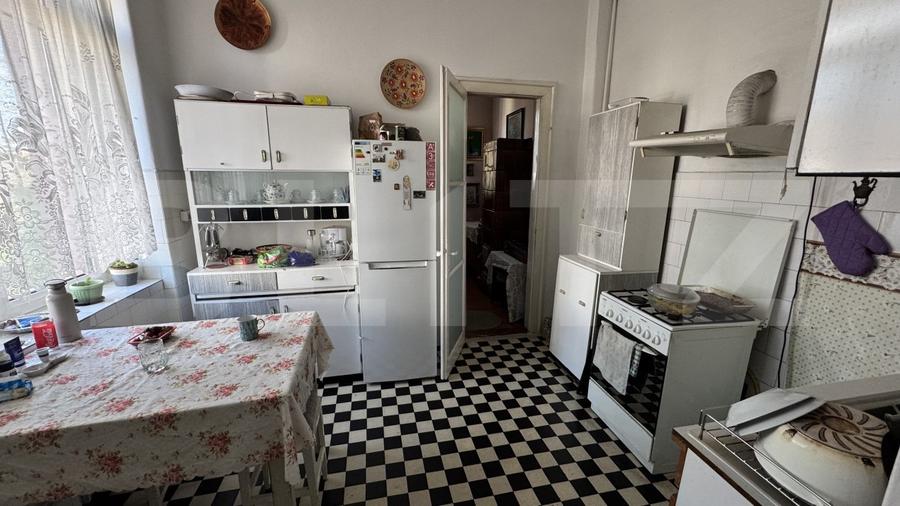 Apartament cu 3 camere, 73 mp utili + 67 mp curte, zona Bd. 21 Decembrie