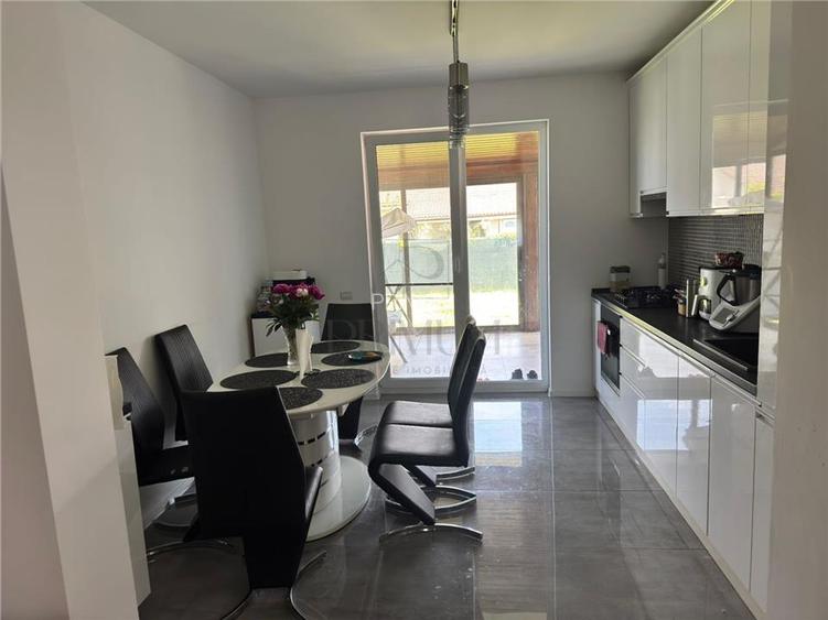 CASA INDIVIDUALA - MOBILATA SI UTILATA - PANOURI SOLARE - 2