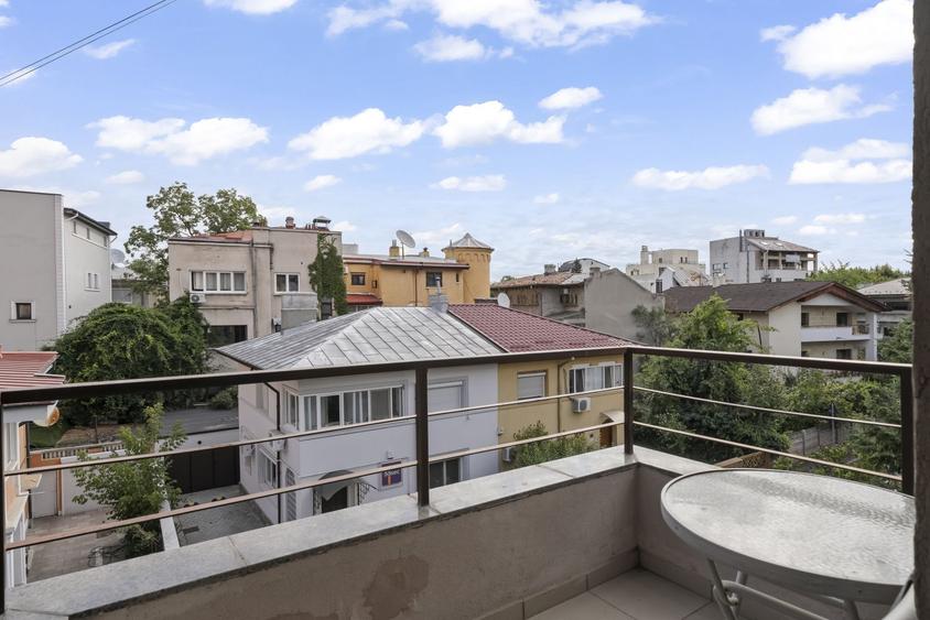 3 Splendid in Primaverii etaj 2 din 3, in bloc butic,  parcare