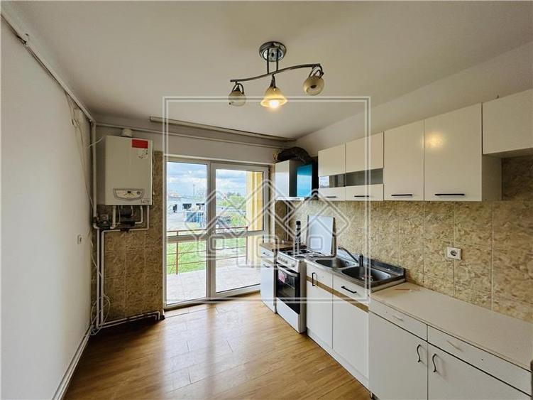 Apartament decomandat, etaj1/3, balcon - Zona Trei Stejari