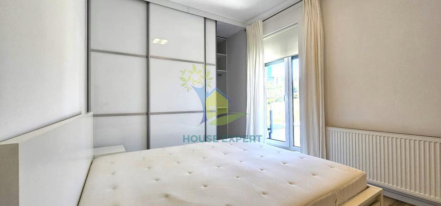 Apartament deosebit, curte 60 mp, terasa 15 mp, loc de parcare, Laguna Residence