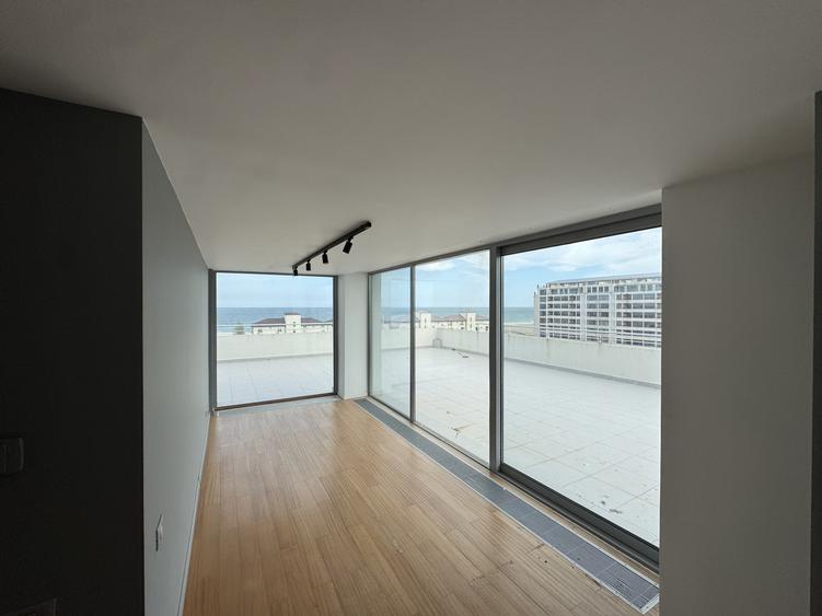 Penthouse langa plaja cu vedere la mare si terasa imensa
