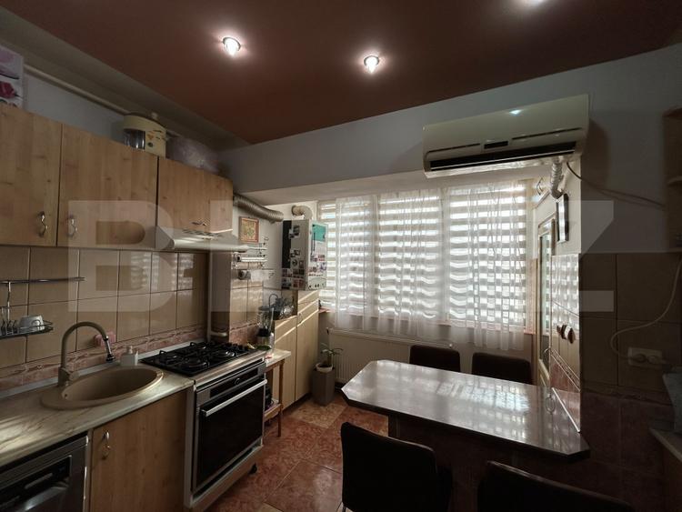 Apartament de vanzare, 3 camere, 70 mp, zona Aiud