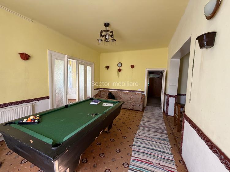 Vilă istorică de vânzare Castel Aura Buzescu Bușteni str. Victoriei nr. 11