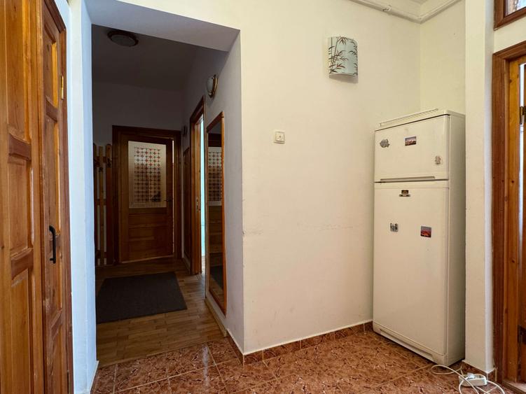 COPOU, langa Universitate, apartament 2 camere, spatios, decomandat, etaj 1