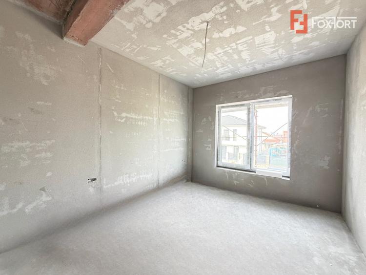 Duplex cu 4 camere de vanzare si teren de 335 mp - zona Sacalaz