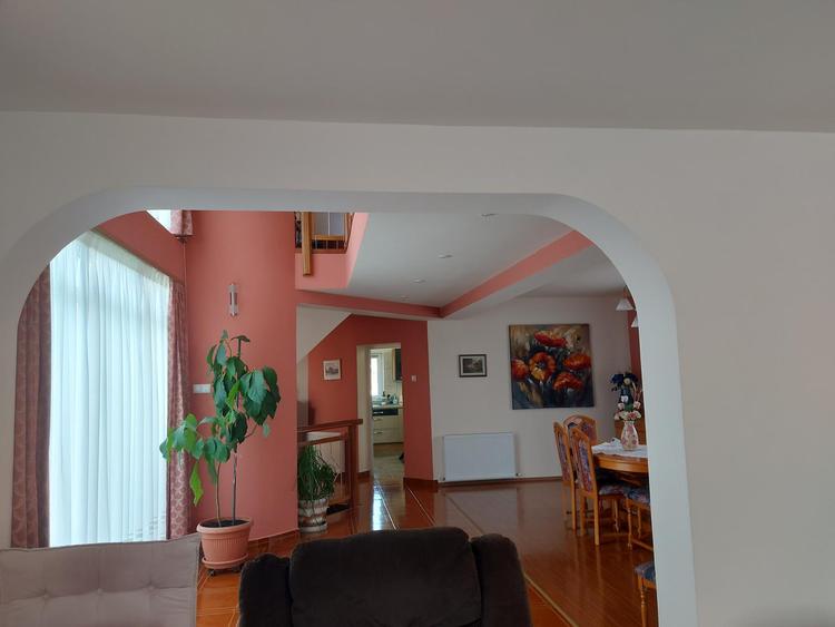Vila cu 9 camere in zona Spitalului Judetean - str.Gh.Doja