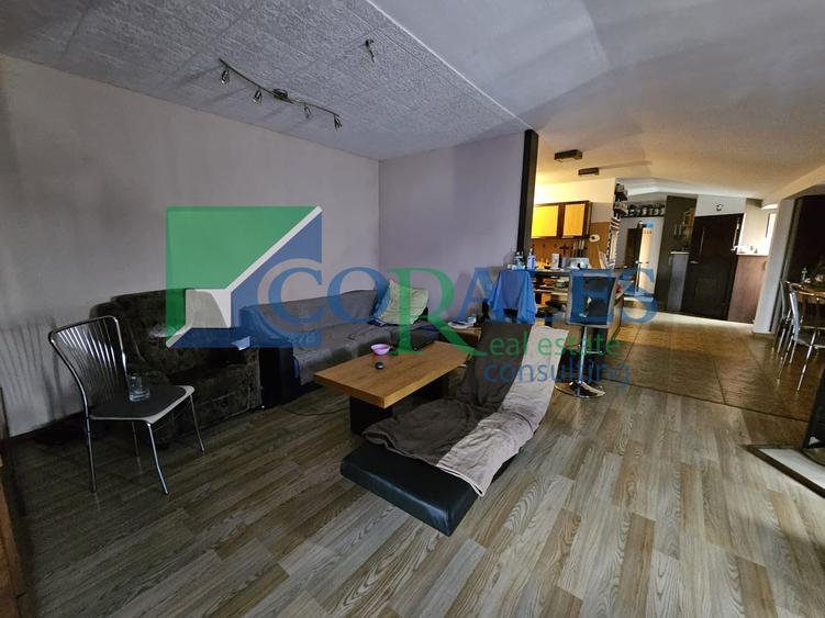 Casa individuala. Atelier tamplarie. Posibilitate investitie!