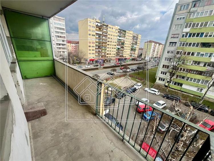 Apartament 3 camere pe Mihai Viteazu, la cheie, disponibil imediat