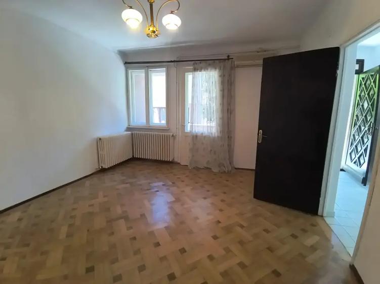 Proprietate rară: apartament 4 camere cu curte de 200 mp
