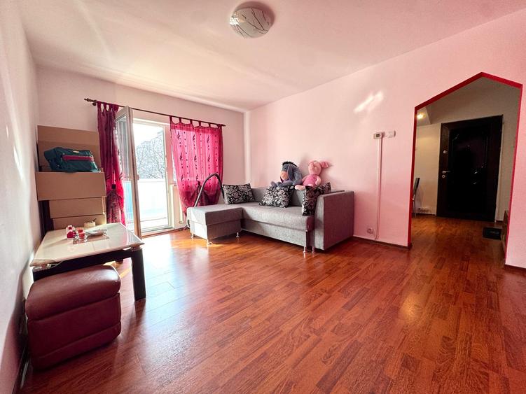 Apartament 2 camere, etaj 2/4, Renovat si mobilat, Nord - Scoala Mihai Dragan