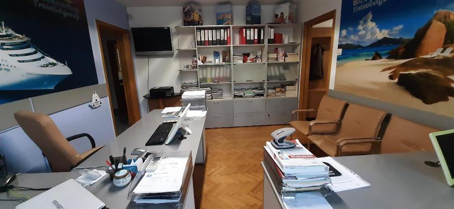 Apartament 3 cam  sau spatiu com cu balcon stradal pe Sos Stefan cel Mare