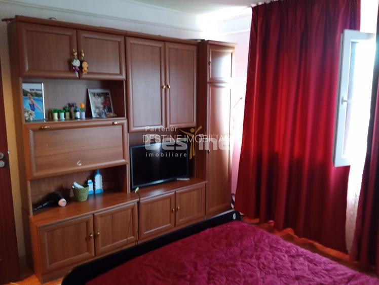 apartament decomandat 3 camere, cartier Rovine - 3