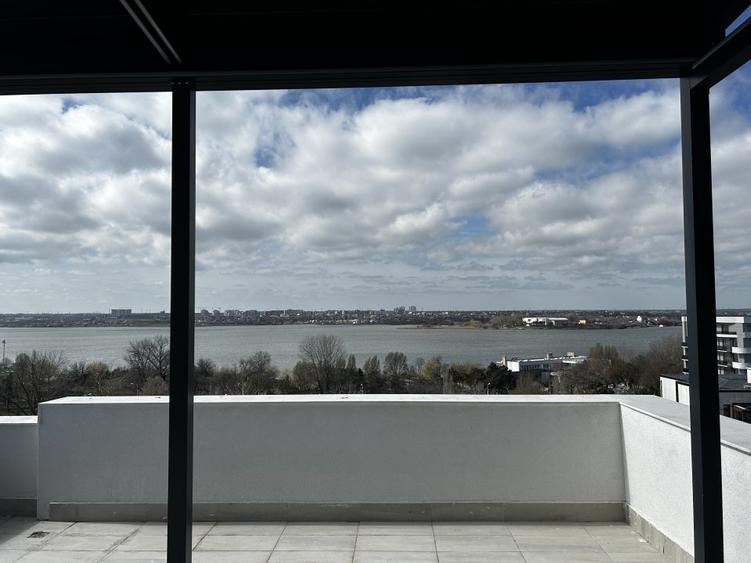Penthouse spectaculos la intrare în Mamaia