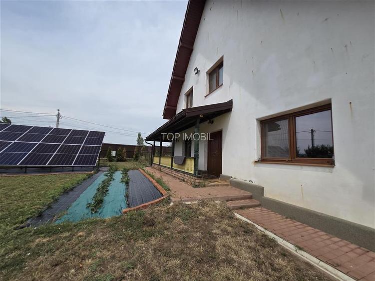 Proprietate Deosebita cu 4600 Mp Teren, 2 Case, Panouri Fotovoltaice si Sera - 34