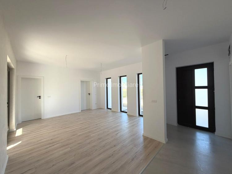 Casa individuala cu 2 dormitoare, 2 bai, bucatarie separata - strada privata! - 3