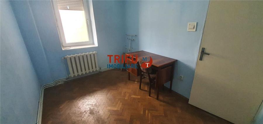 Apartament cu 4 camere de vanzare zona Centru