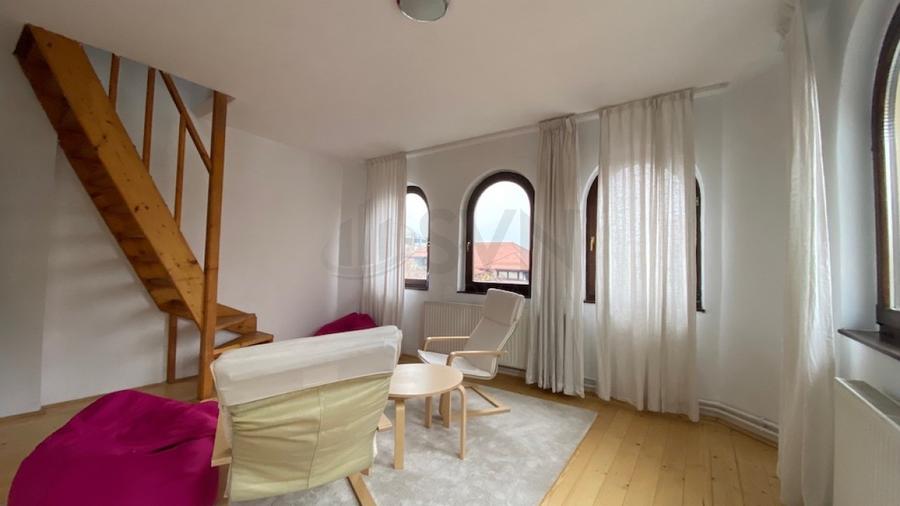 REA0088440 Apartament 7 camere - zona Capitale - intrare separata