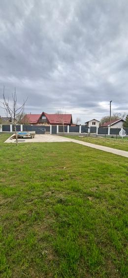 Casa cu 3 camere 80 mp, teren 650 mp, gazon, centru Holboca