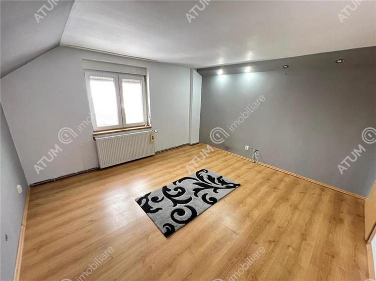 Casa individuala 8 camere 2 garaje 500 mp teren zona Selimbar