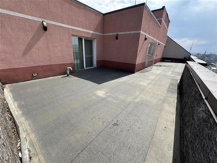 PENTHOUSE - Zona Arena Mall - 294mp