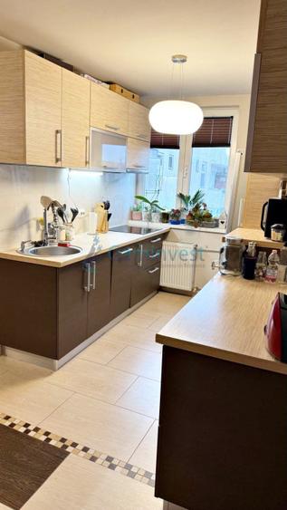 Apartament 4 camere de vânzare, Oradea, Splaiul Crișanei, 77mp utili