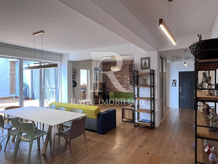 Penthouse cu Design Eclectic | Central | Panoramă Unică | Oradea