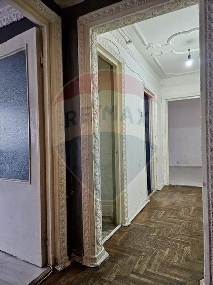 Apartament cu 2 camere decomandat de vanzare, etaj 1, zona Milcov