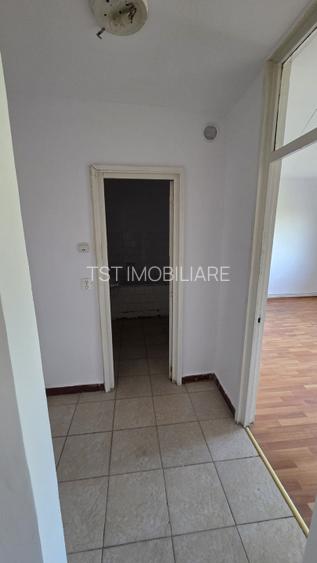 Apartament cu 3 camere, Micro 17,  Bld Independenței - 12