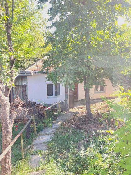 EXCLUSIVITATE BLITZ – Casă Bătrânească Demolabilă + Teren 2.100 mp de Vânzare