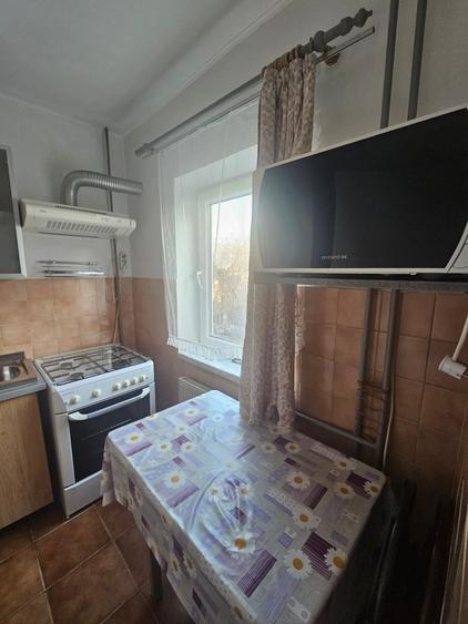 Apartament 1 camera zona Lunei - decomandat etaj 2 !!