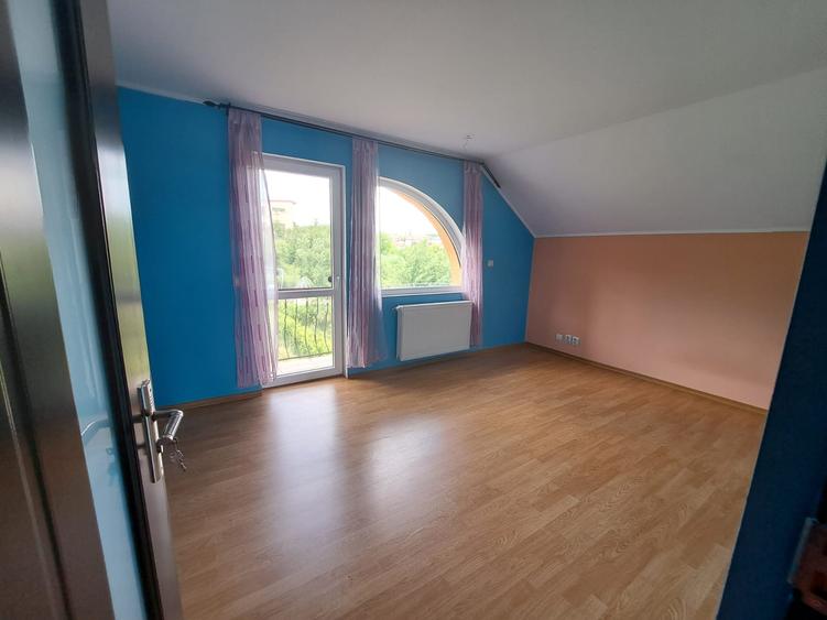 Vand casa cu 5 camere in zona Unirii