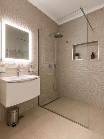 Apartament 3 Camere Premium  Faleza Nord  Vedere Frontală la Mare|Loc de parcare