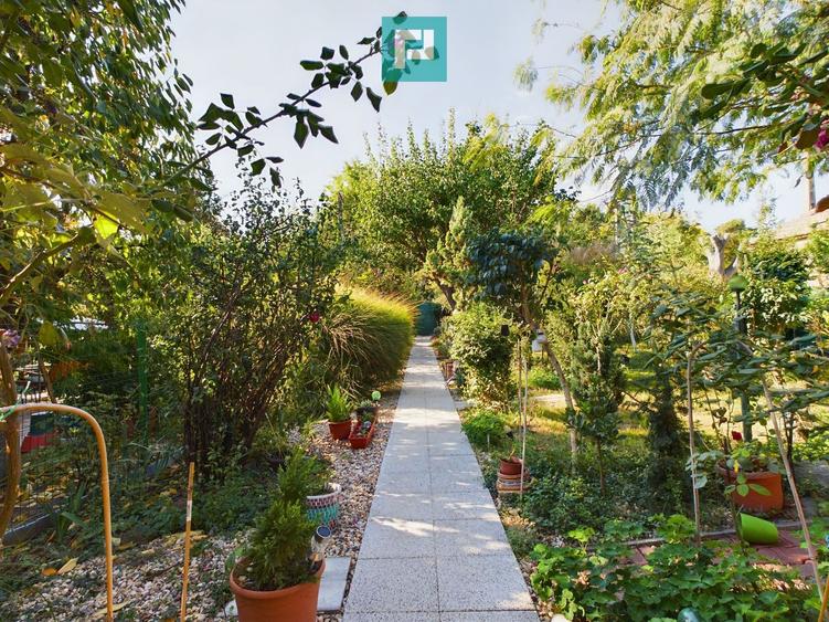 Casă cu o cameră, teren 350 mp în Subcetate