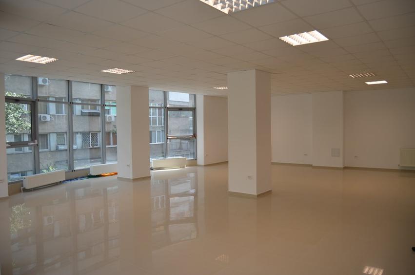Spatiu Comercial de inchiriat Uverturii