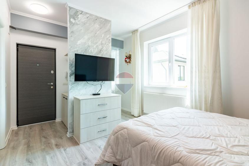 Casă / Vilă de vanzare cu 14 camere, 14 bai, teren 650 mp, 14xparcare