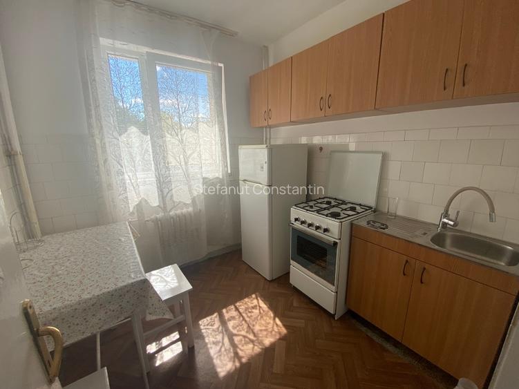 Închiriez apartament cu 3 camere în zona Complexului Studentesc - 4