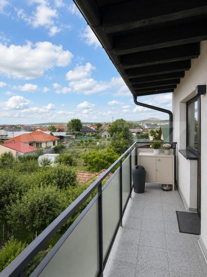 Apartament de vânzare cu 3 camere, 73 mp, parcăre, 2 bai, boxa, zona Sanicoara