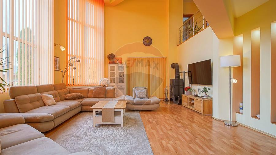 VILA SANNE – 10 camere, teren 1300 mp, Hălchiu