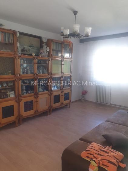 Vanzare apartament 3 camere - 2