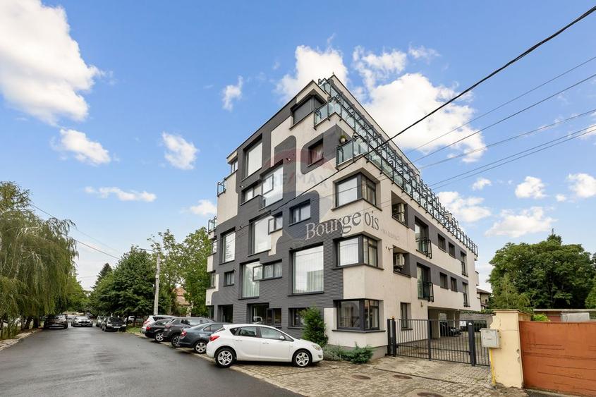 Apartament cu 3 camere + terasa de închiriat la Bourgeois Residence