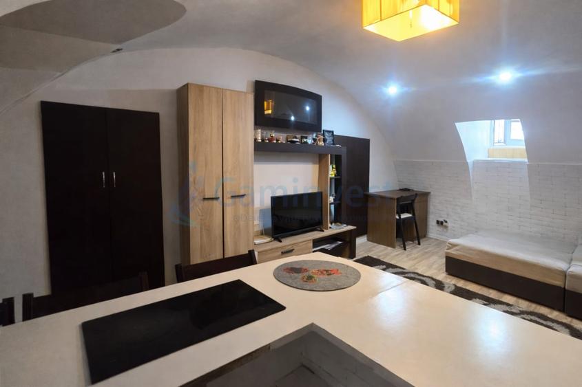 Apartament cu doua camere ultracentral,la demisol, Piata Unirii,Oradea