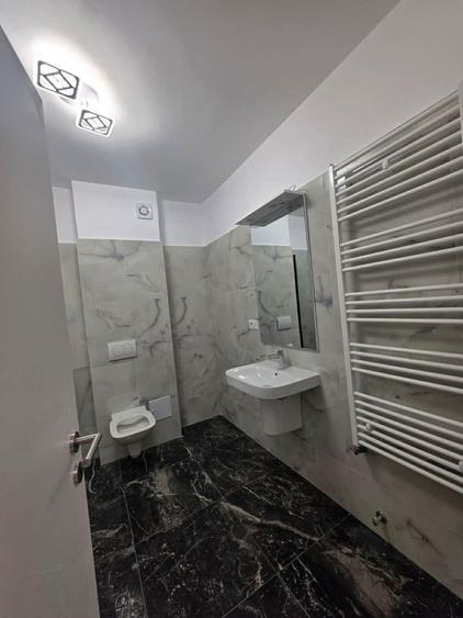 Apartament 2 camere, Tractoru, zona Coresi