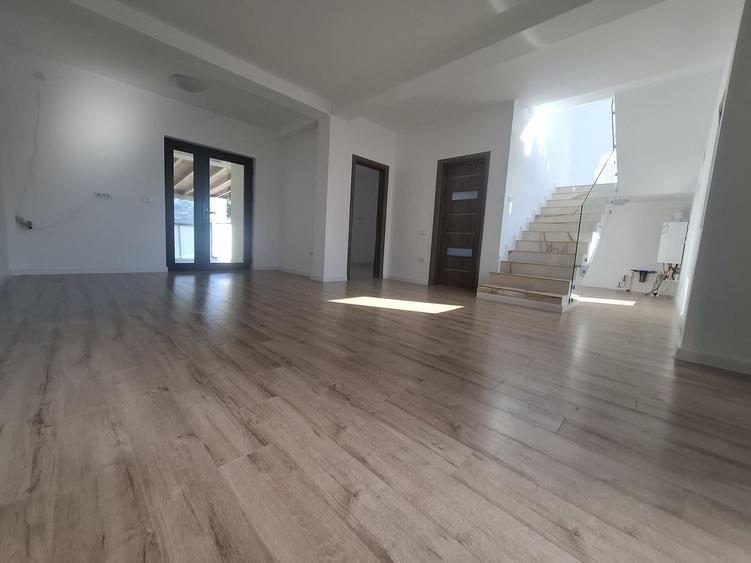 Vila individuala SUPERBA Tunari, ZONA BUNA, TOATE utilitatile