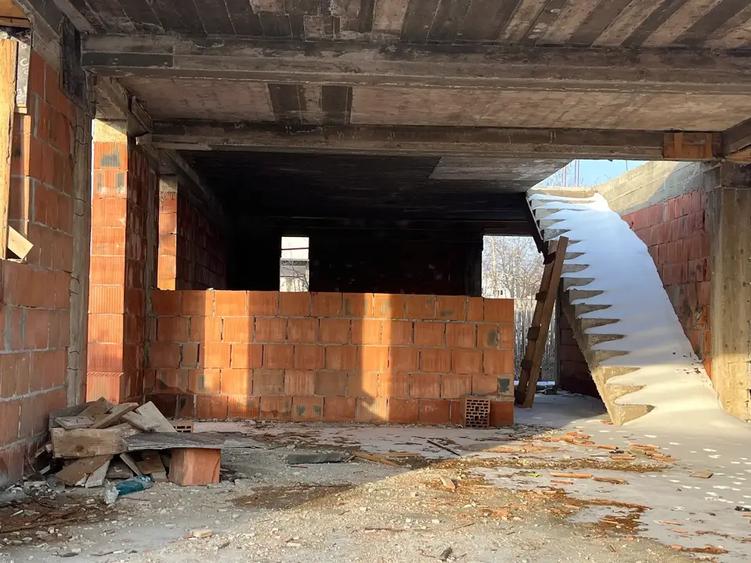 Casa in constructie / 1.328 mp teren / AC valabila / Otopeni 9 Mai