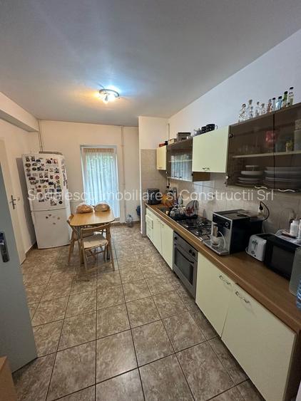 Casă / Vilă cu 5 camere zona Lunei - 8