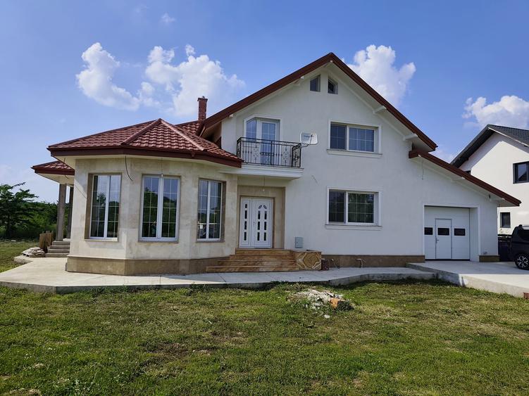 FARA COMISIOANE casa cu 5 camere premium P+E cu 3 bai garaj terasa mare la cheie